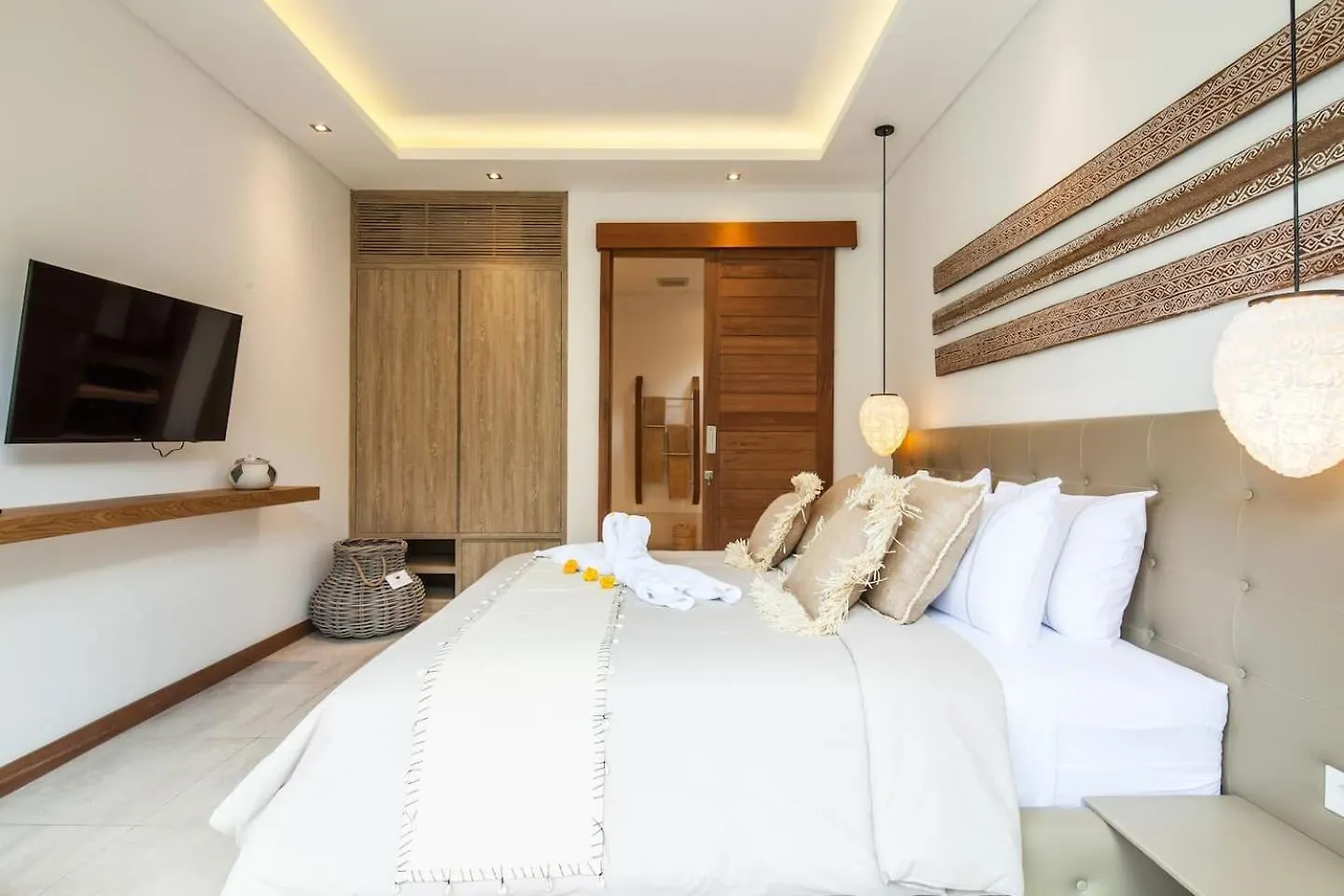 Amazing 4 Bd Villa In The Heart Of Seminyak 0*,