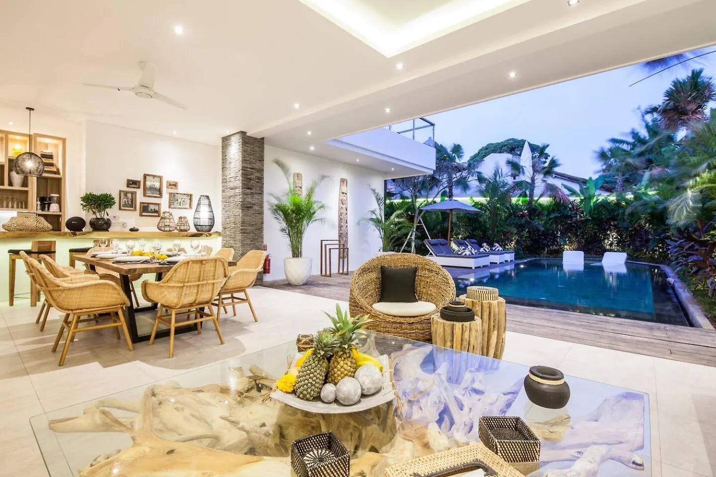 Amazing 4 Bd Villa In The Heart Of Seminyak
