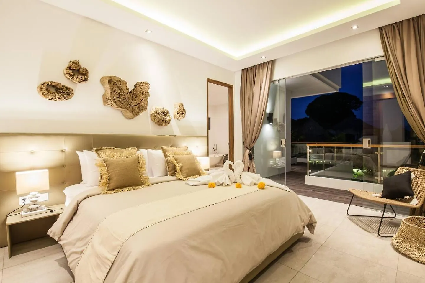 Amazing 4 Bd Villa In The Heart Of Seminyak Indonesien